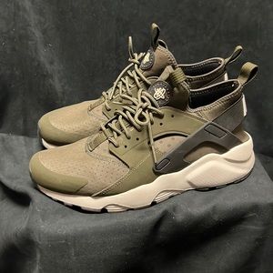 Nike Air Huarache Ultra in Mens sz 10